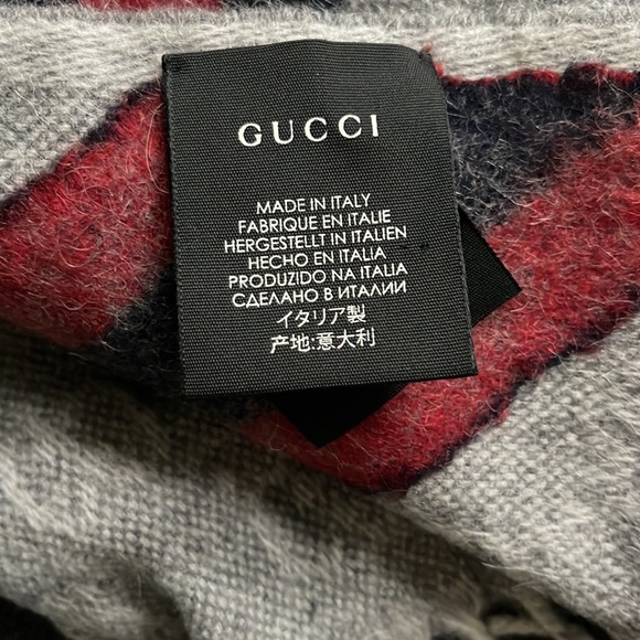 Scarf OS size,gray color made in Italy very good material and warm - Picture 4 of 4